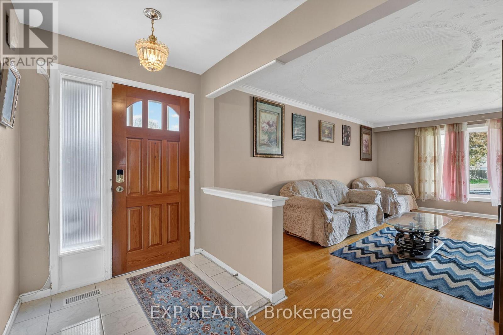 64 Bridesburg Drive, Toronto, Ontario  M9R 2K8 - Photo 3 - W13222502