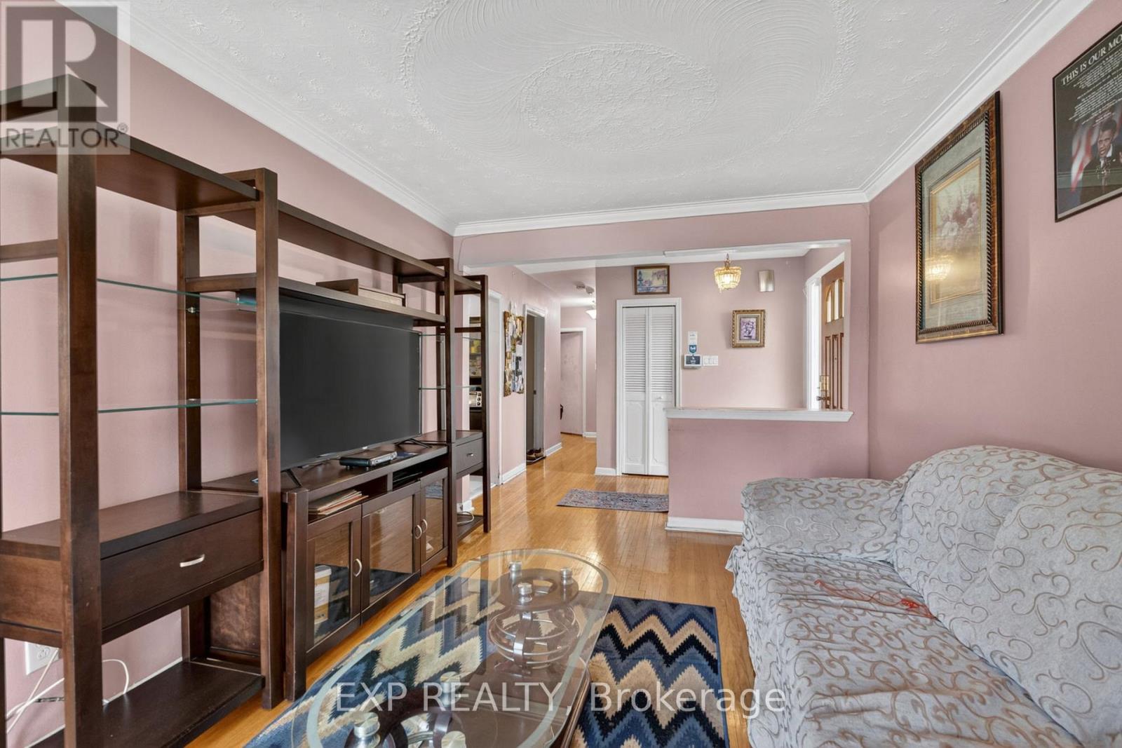 64 Bridesburg Drive, Toronto, Ontario  M9R 2K8 - Photo 5 - W13222502