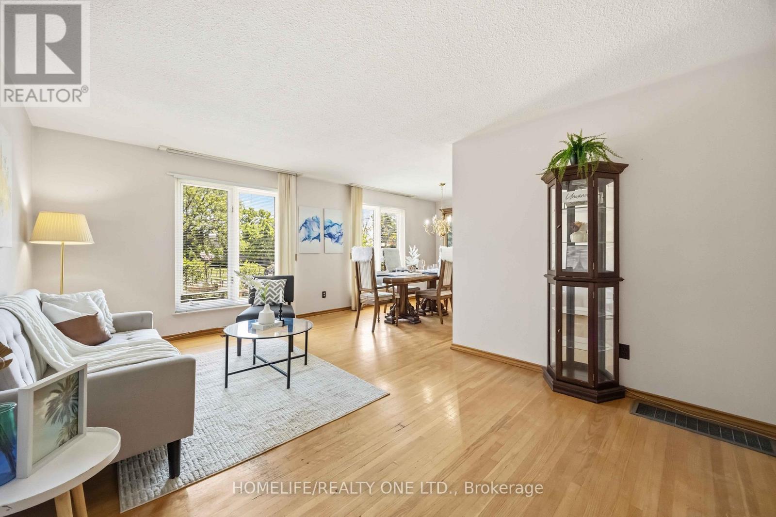 40 Wheatsheaf Crescent, Toronto, Ontario  M3N 1P6 - Photo 4 - W13222708