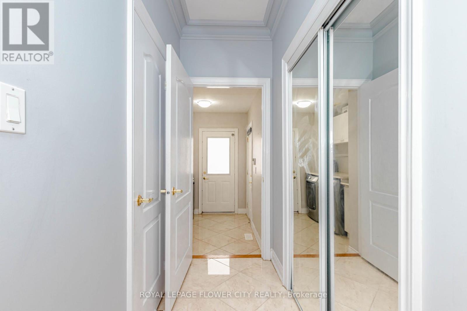 1058 Agram Drive, Oakville, Ontario  L6H 7L6 - Photo 23 - W13222710