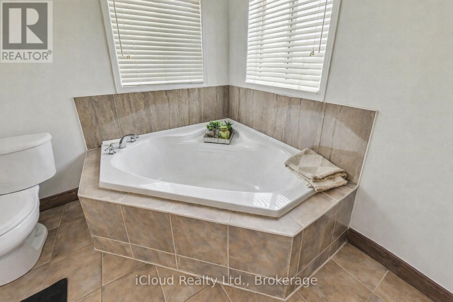 1013 Mccuaig Drive, Milton, Ontario  L9T 6S4 - Photo 20 - W13222716