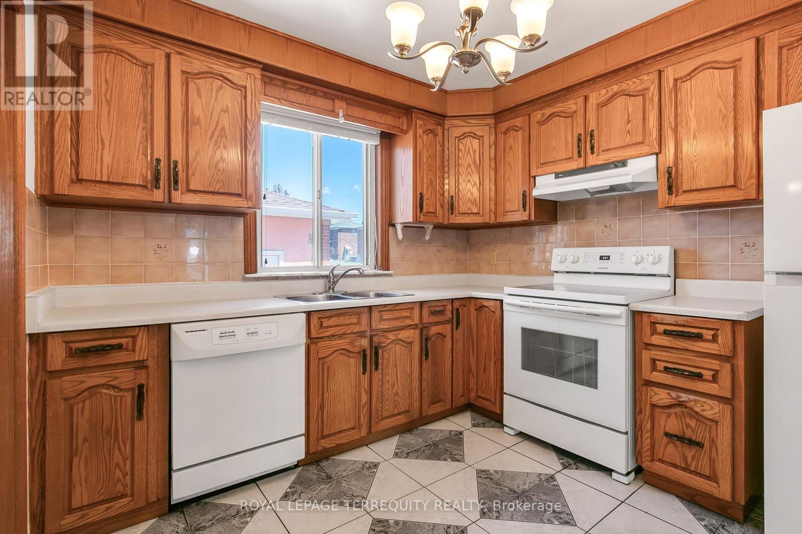 57 Calico Drive, Toronto, Ontario  M3L 1V7 - Photo 20 - W13222764