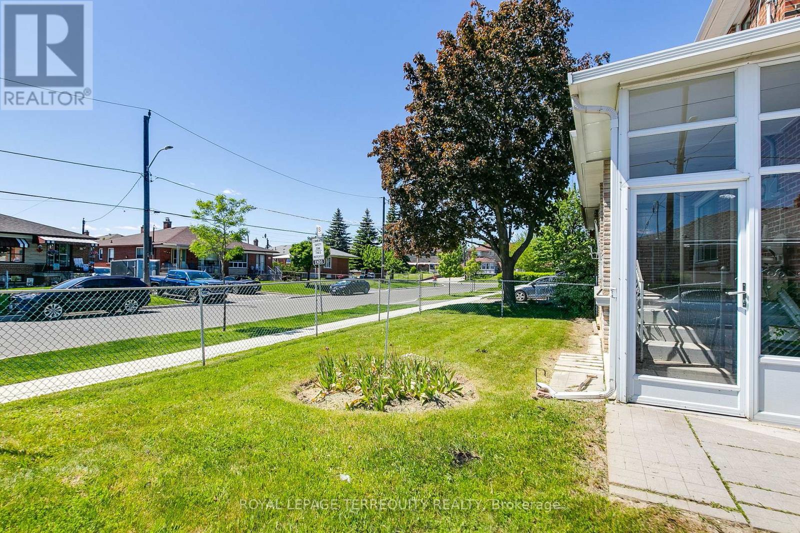 57 Calico Drive, Toronto, Ontario  M3L 1V7 - Photo 4 - W13222764