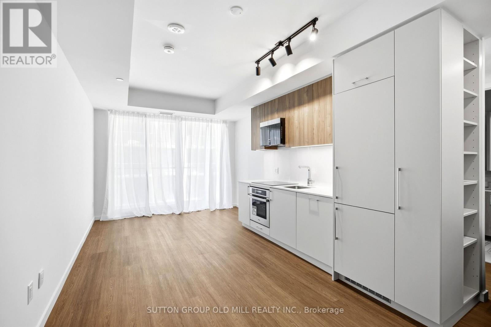 329 - 689 The Queensway, Toronto, Ontario  M8Y 1L1 - Photo 4 - W13222788