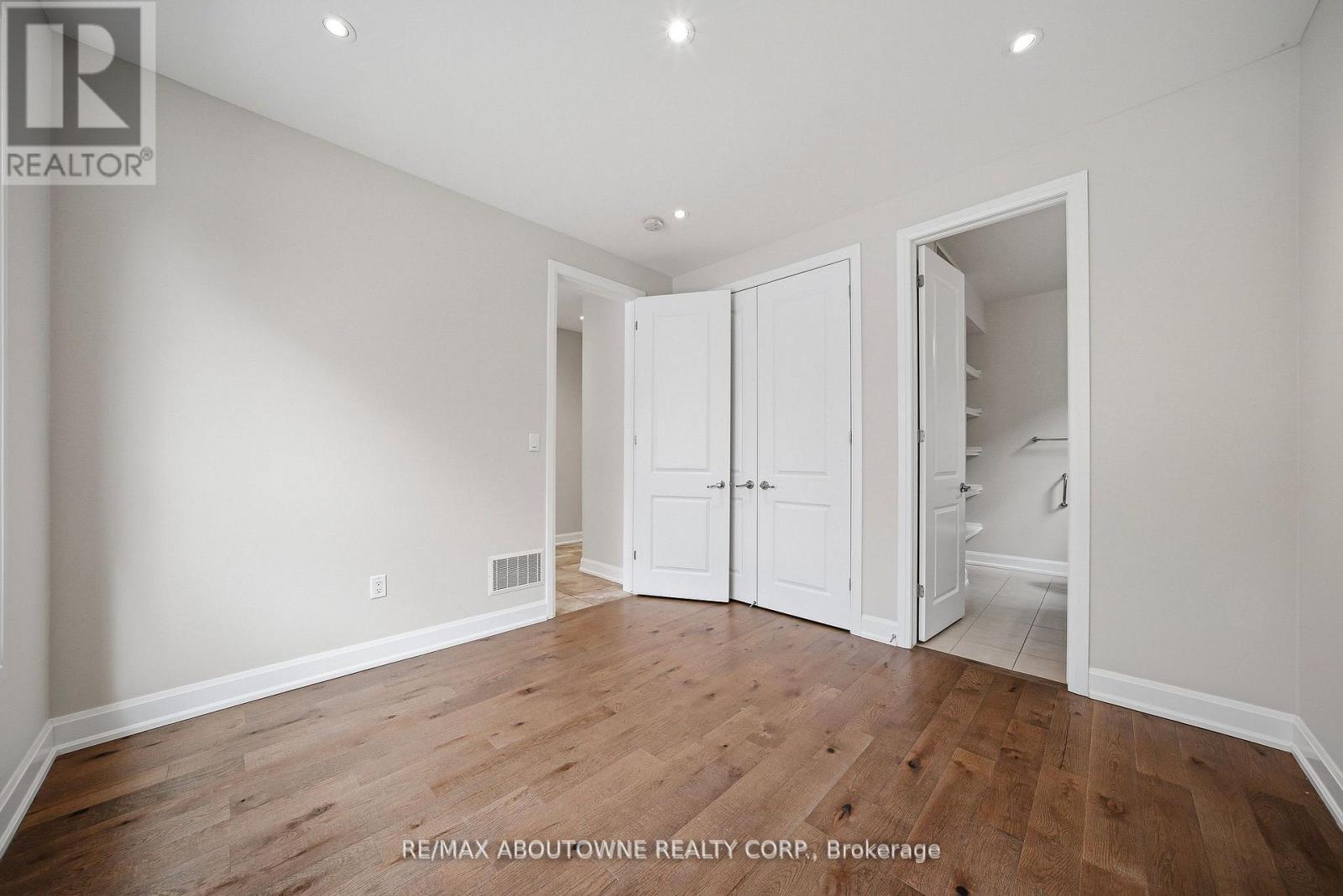 224 Cherryhurst Road, Oakville, Ontario  L6M 0Z7 - Photo 5 - W13222806