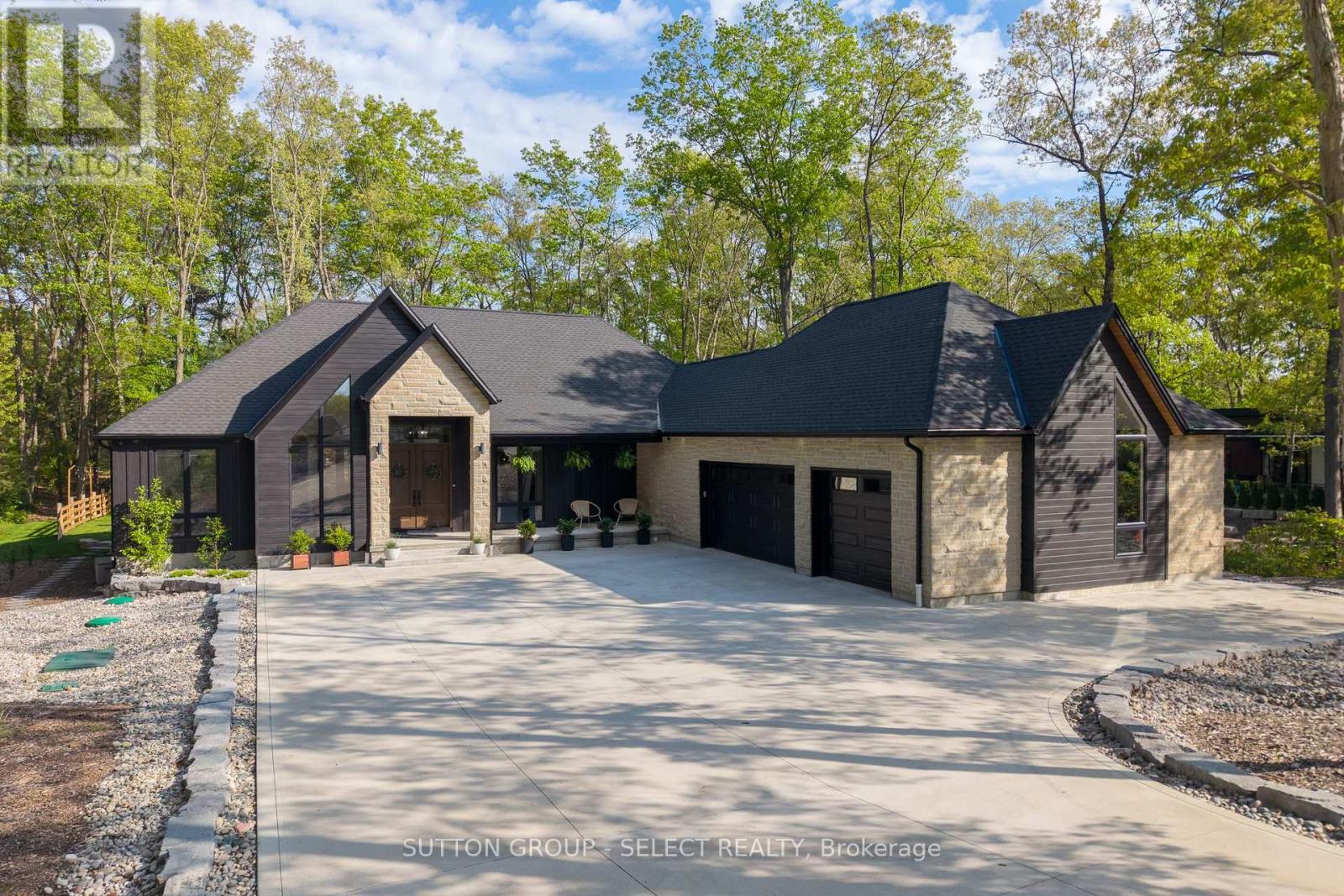 10111 PINERY BLUFFS ROAD, Lambton Shores, Ontario