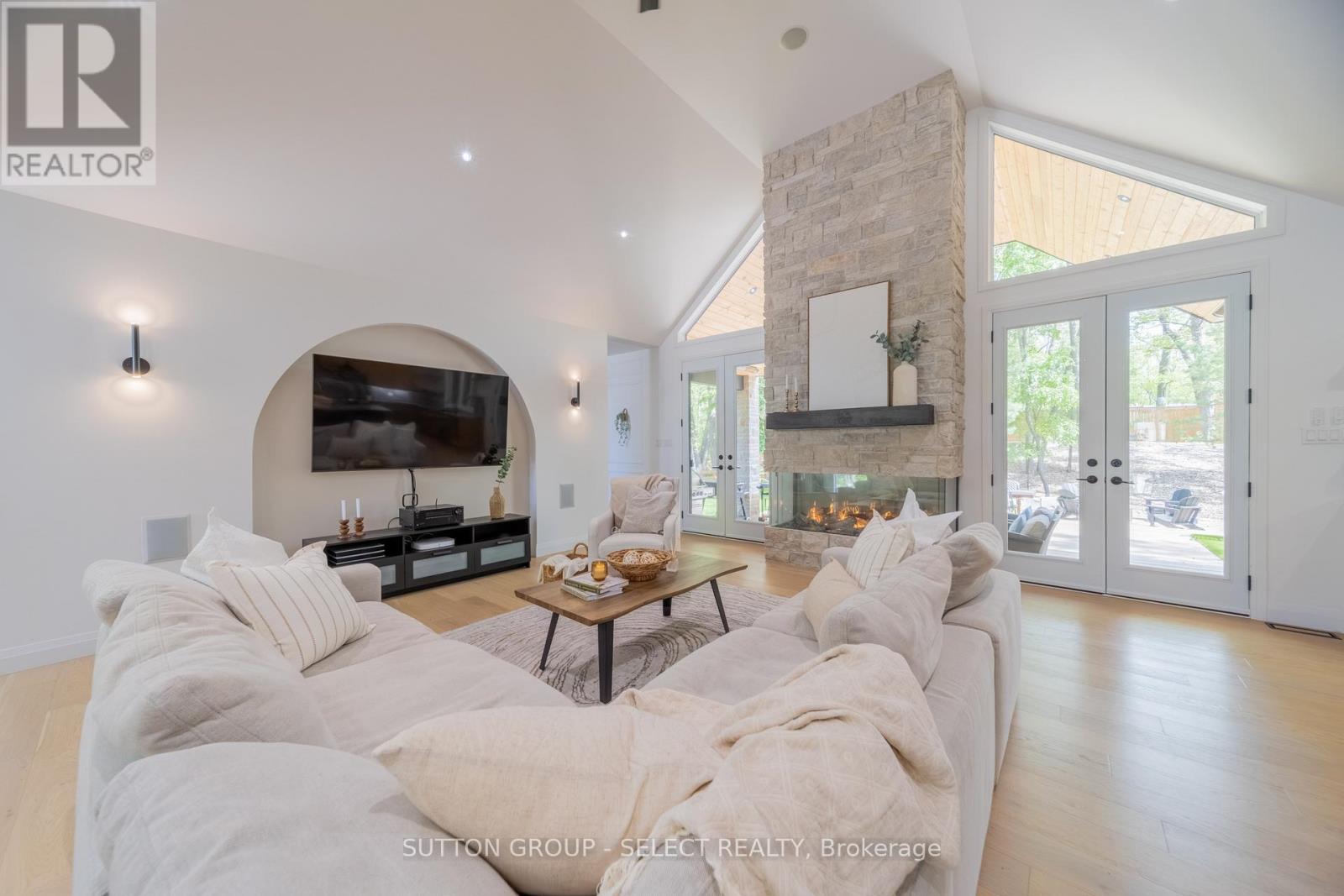 10111 Pinery Bluffs Road, Lambton Shores, Ontario  N0M 1T0 - Photo 10 - X13222982