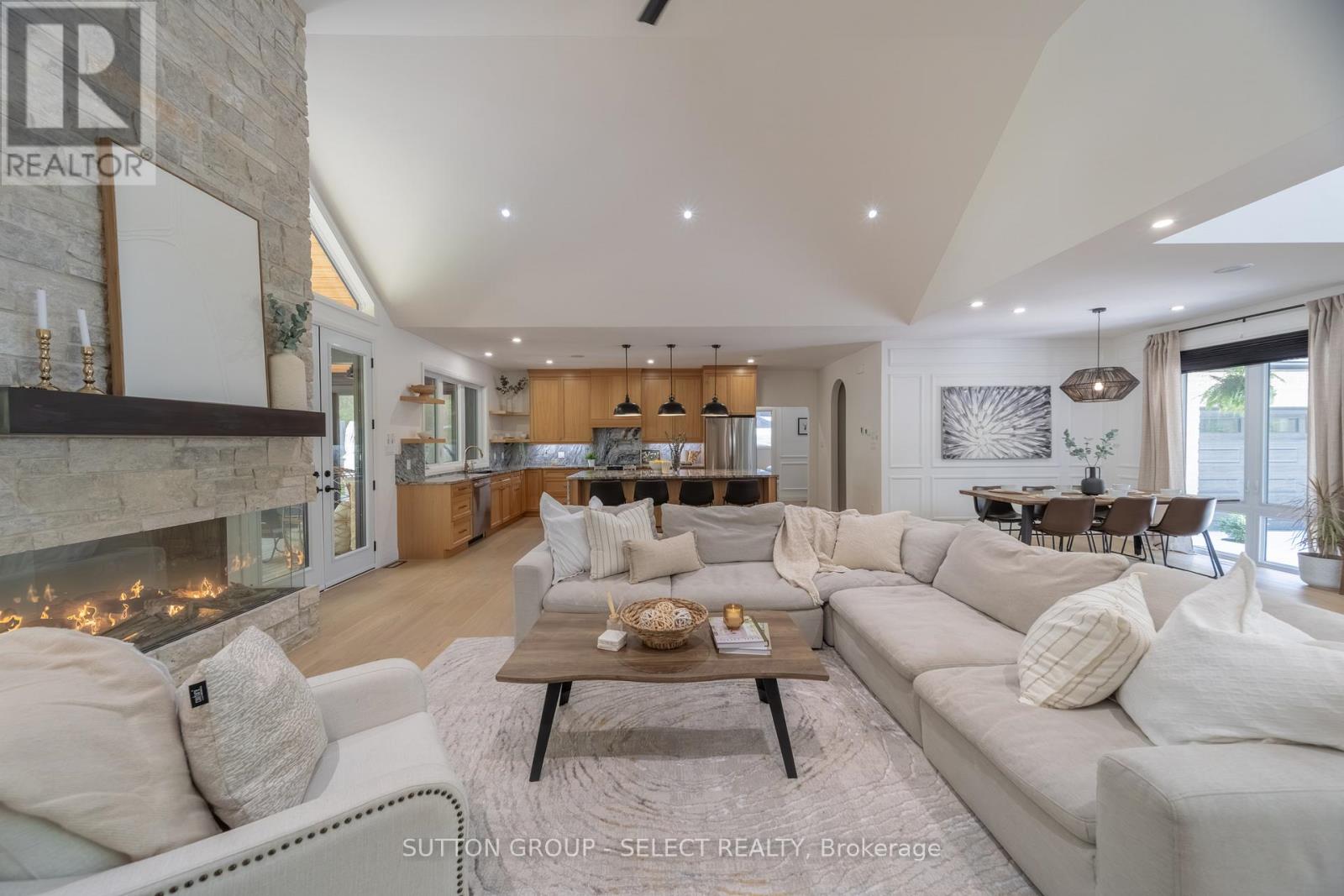 10111 Pinery Bluffs Road, Lambton Shores, Ontario  N0M 1T0 - Photo 12 - X13222982