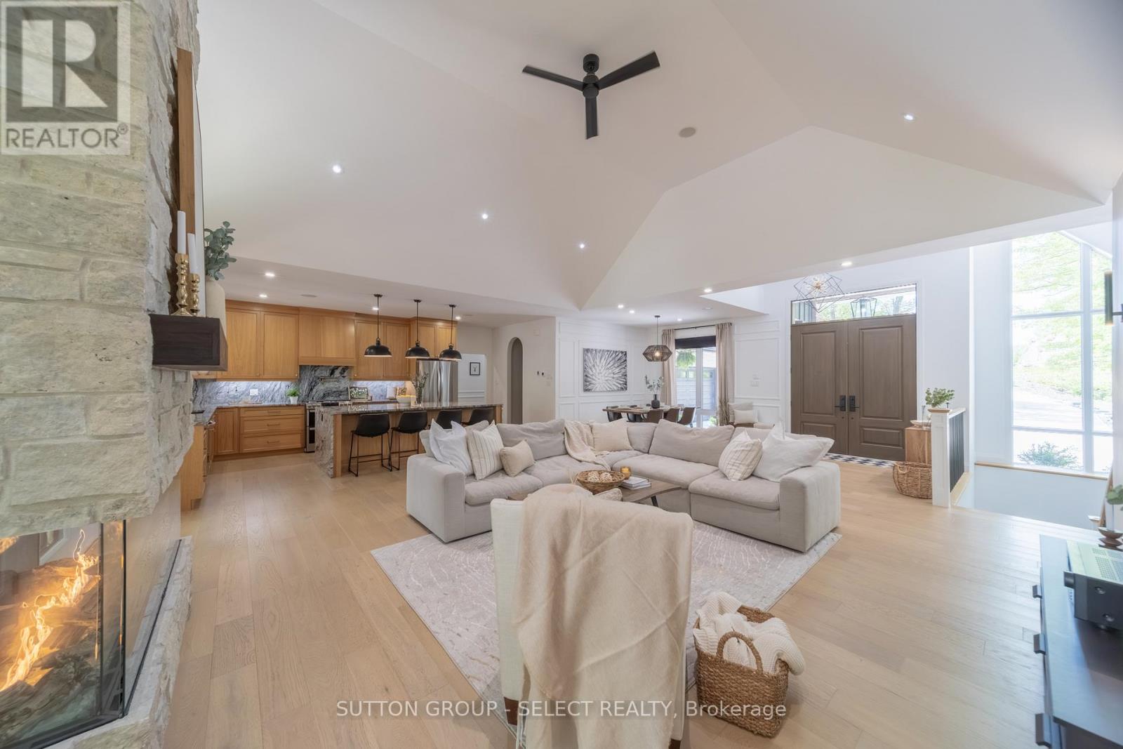 10111 Pinery Bluffs Road, Lambton Shores, Ontario  N0M 1T0 - Photo 13 - X13222982