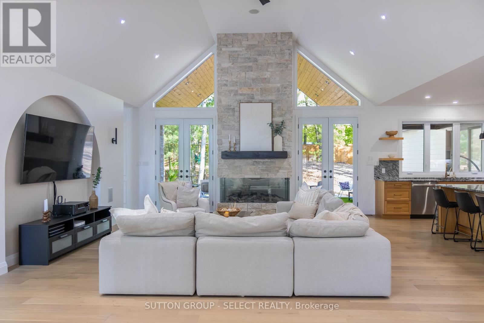 10111 Pinery Bluffs Road, Lambton Shores, Ontario  N0M 1T0 - Photo 14 - X13222982