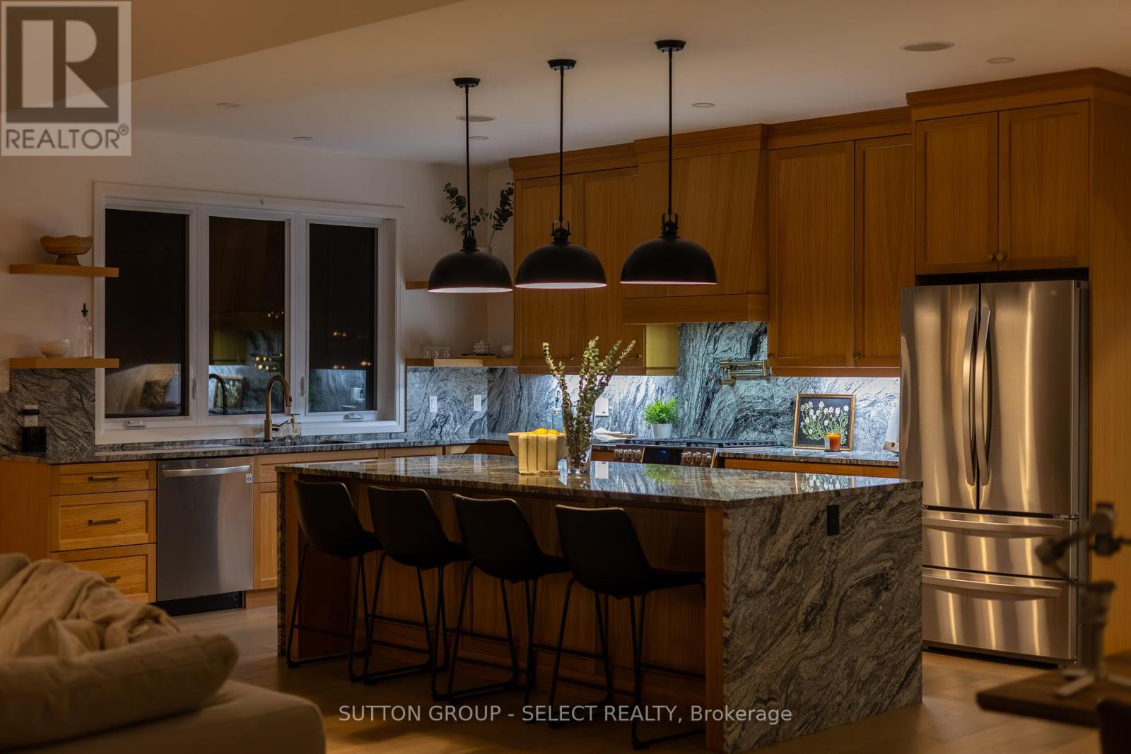 10111 Pinery Bluffs Road, Lambton Shores, Ontario  N0M 1T0 - Photo 16 - X13222982