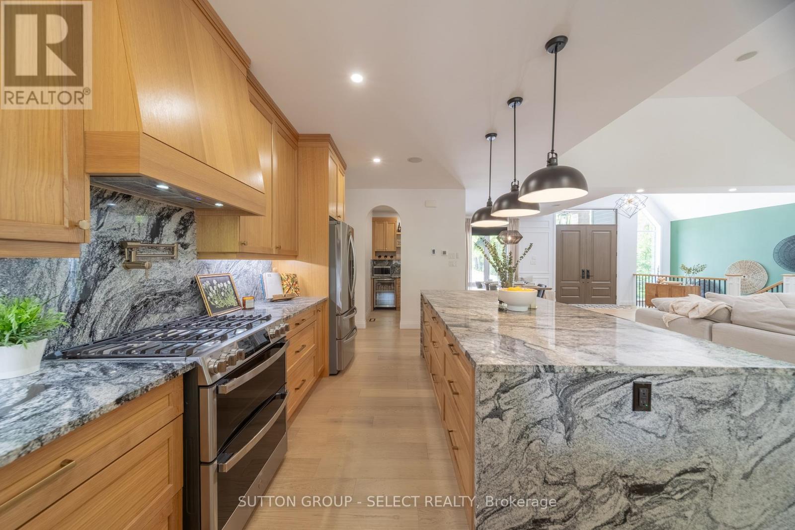 10111 Pinery Bluffs Road, Lambton Shores, Ontario  N0M 1T0 - Photo 17 - X13222982