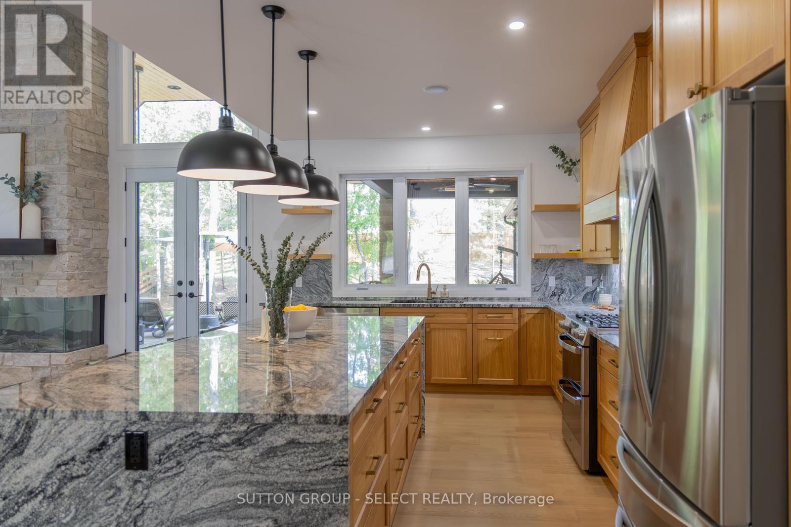 10111 Pinery Bluffs Road, Lambton Shores, Ontario  N0M 1T0 - Photo 18 - X13222982