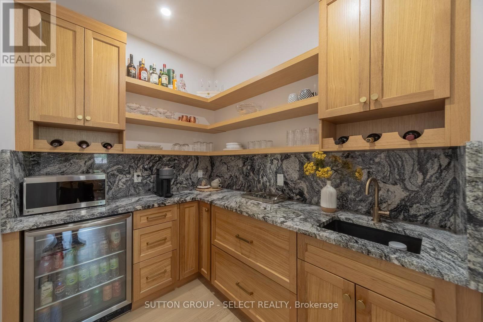 10111 Pinery Bluffs Road, Lambton Shores, Ontario  N0M 1T0 - Photo 21 - X13222982