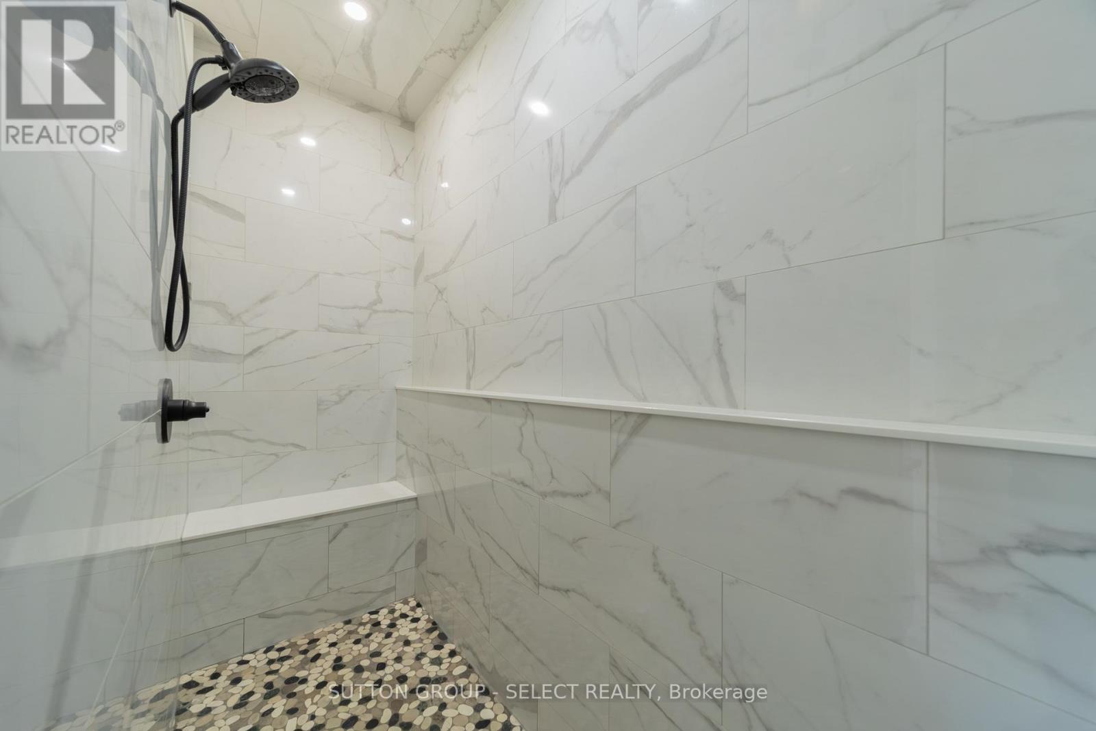 10111 Pinery Bluffs Road, Lambton Shores, Ontario  N0M 1T0 - Photo 30 - X13222982