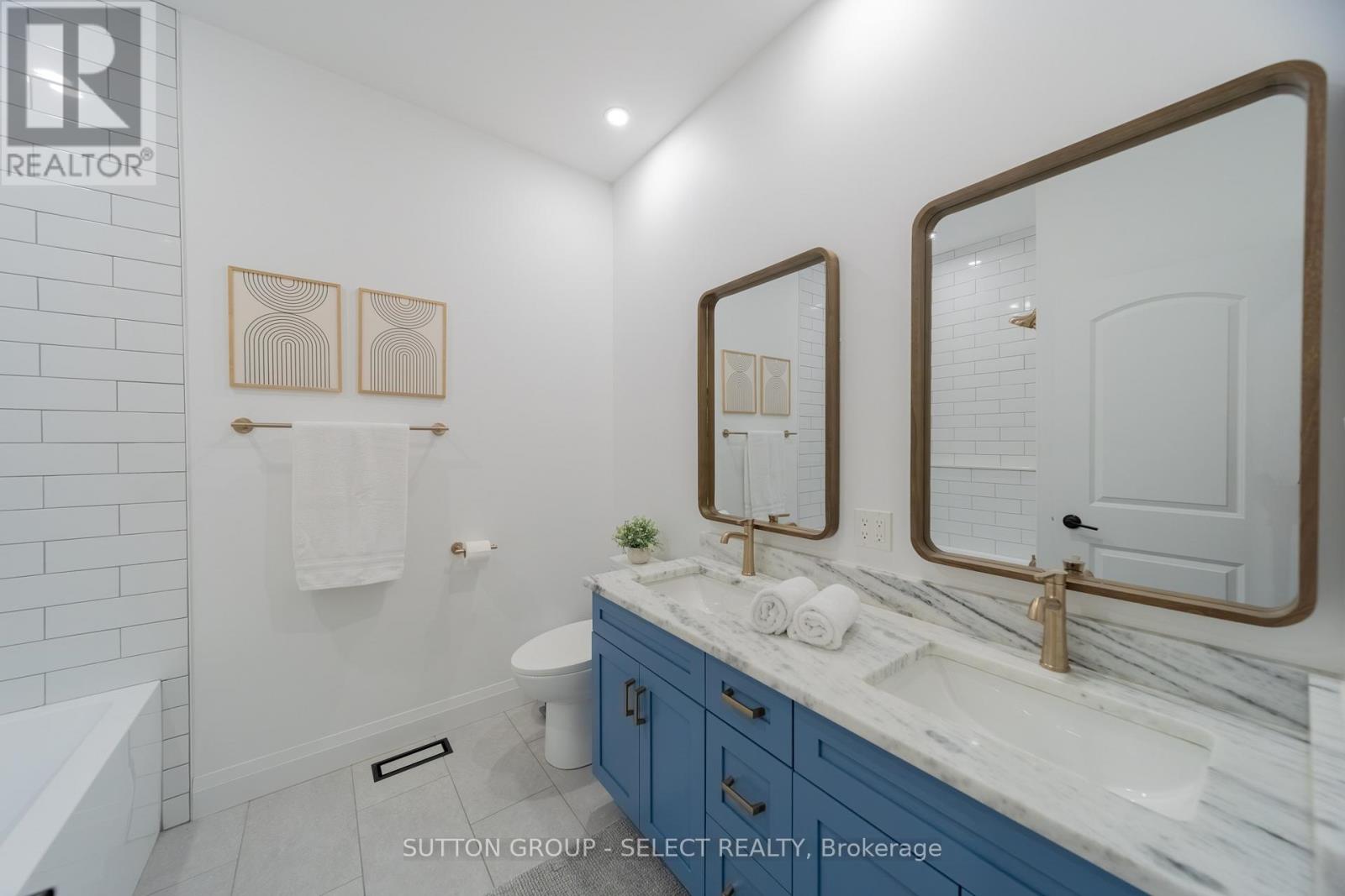 10111 Pinery Bluffs Road, Lambton Shores, Ontario  N0M 1T0 - Photo 34 - X13222982