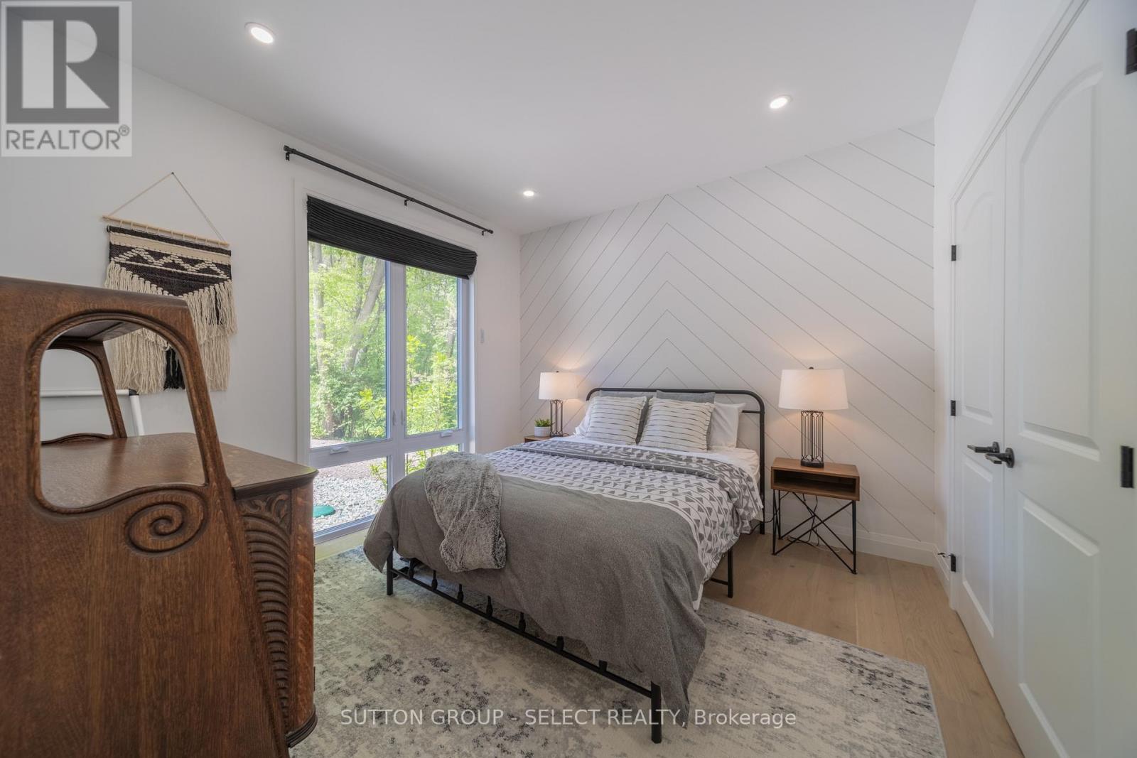 10111 Pinery Bluffs Road, Lambton Shores, Ontario  N0M 1T0 - Photo 35 - X13222982