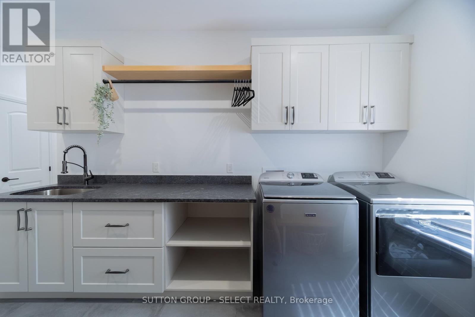 10111 Pinery Bluffs Road, Lambton Shores, Ontario  N0M 1T0 - Photo 38 - X13222982