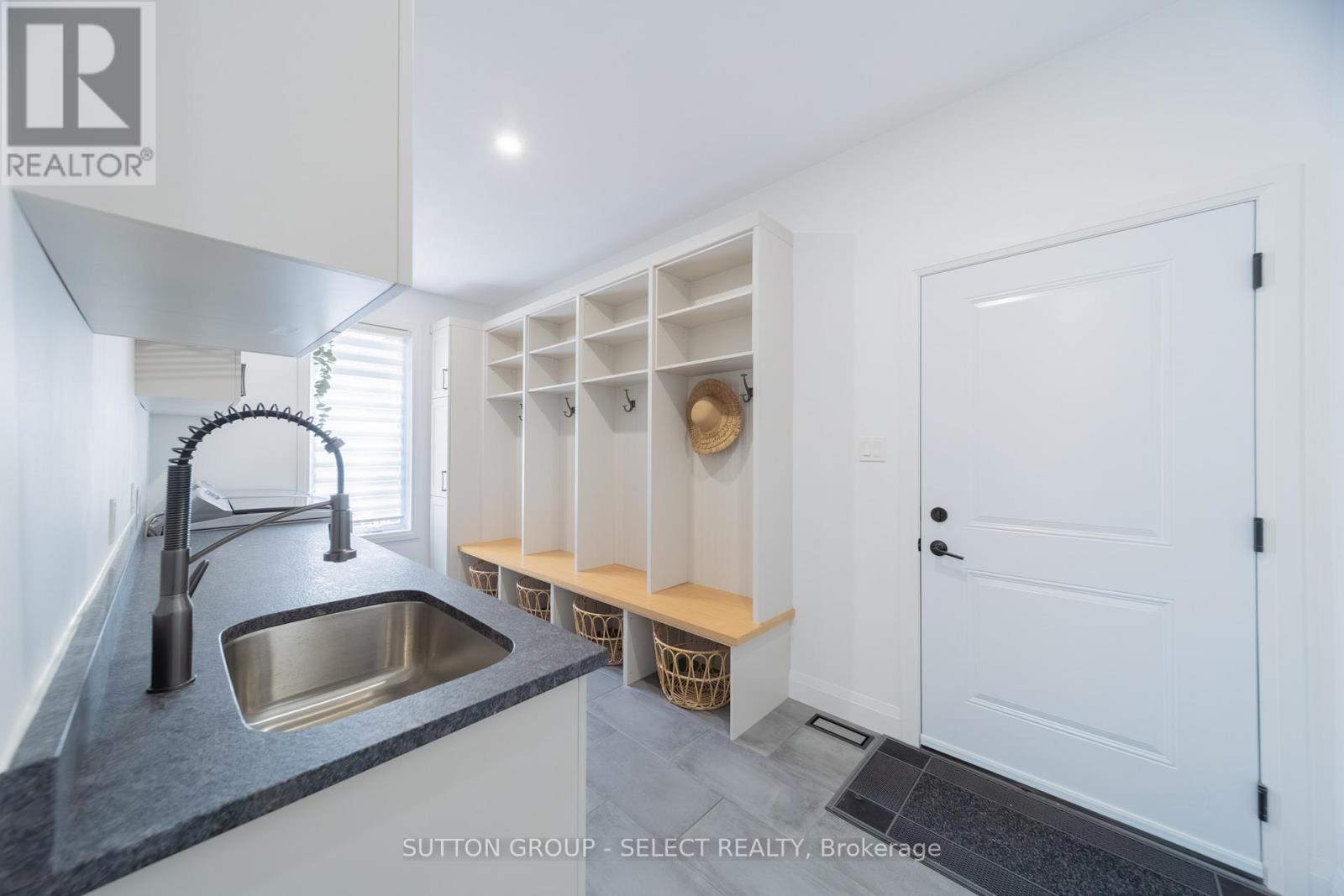 10111 Pinery Bluffs Road, Lambton Shores, Ontario  N0M 1T0 - Photo 39 - X13222982