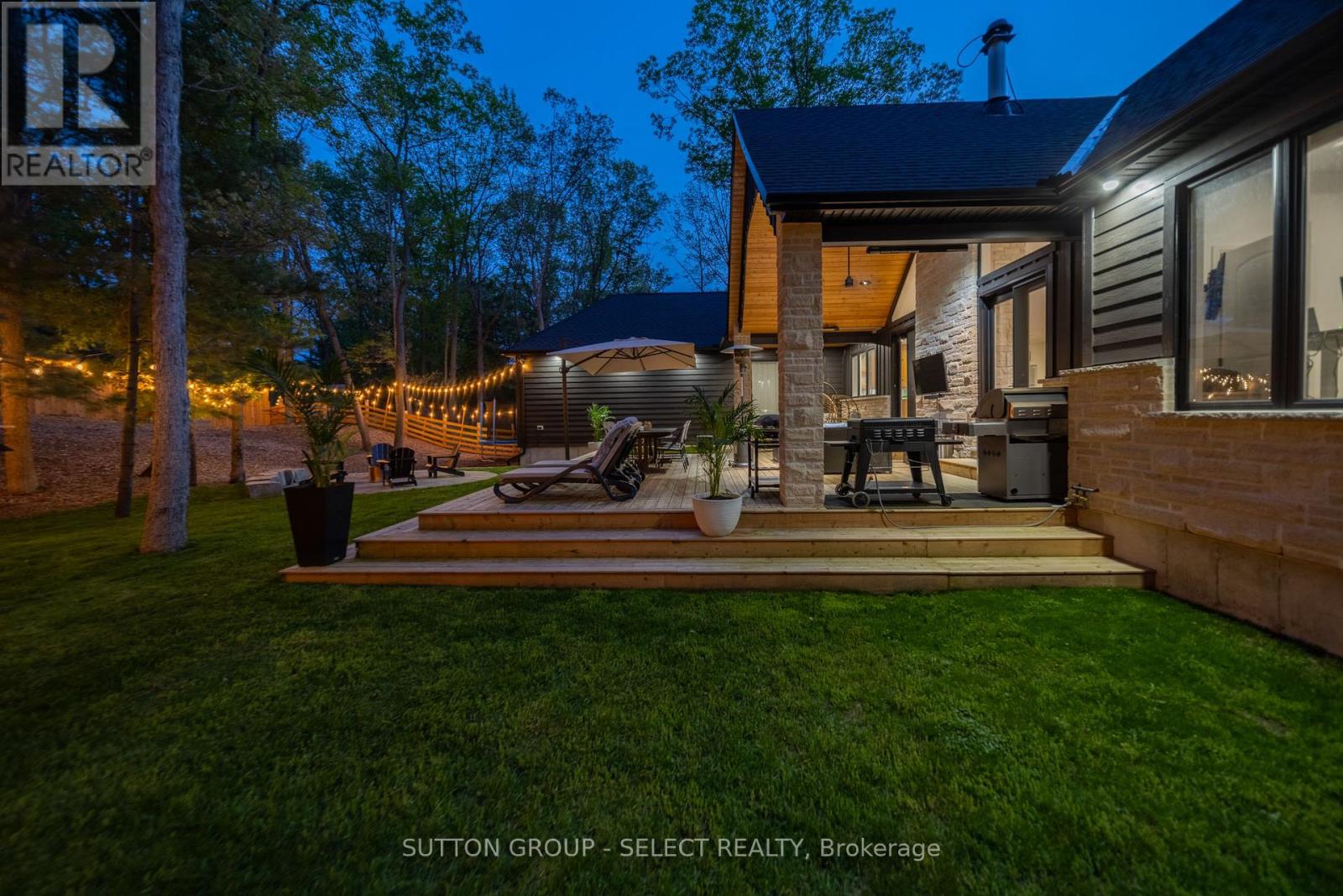 10111 Pinery Bluffs Road, Lambton Shores, Ontario  N0M 1T0 - Photo 4 - X13222982