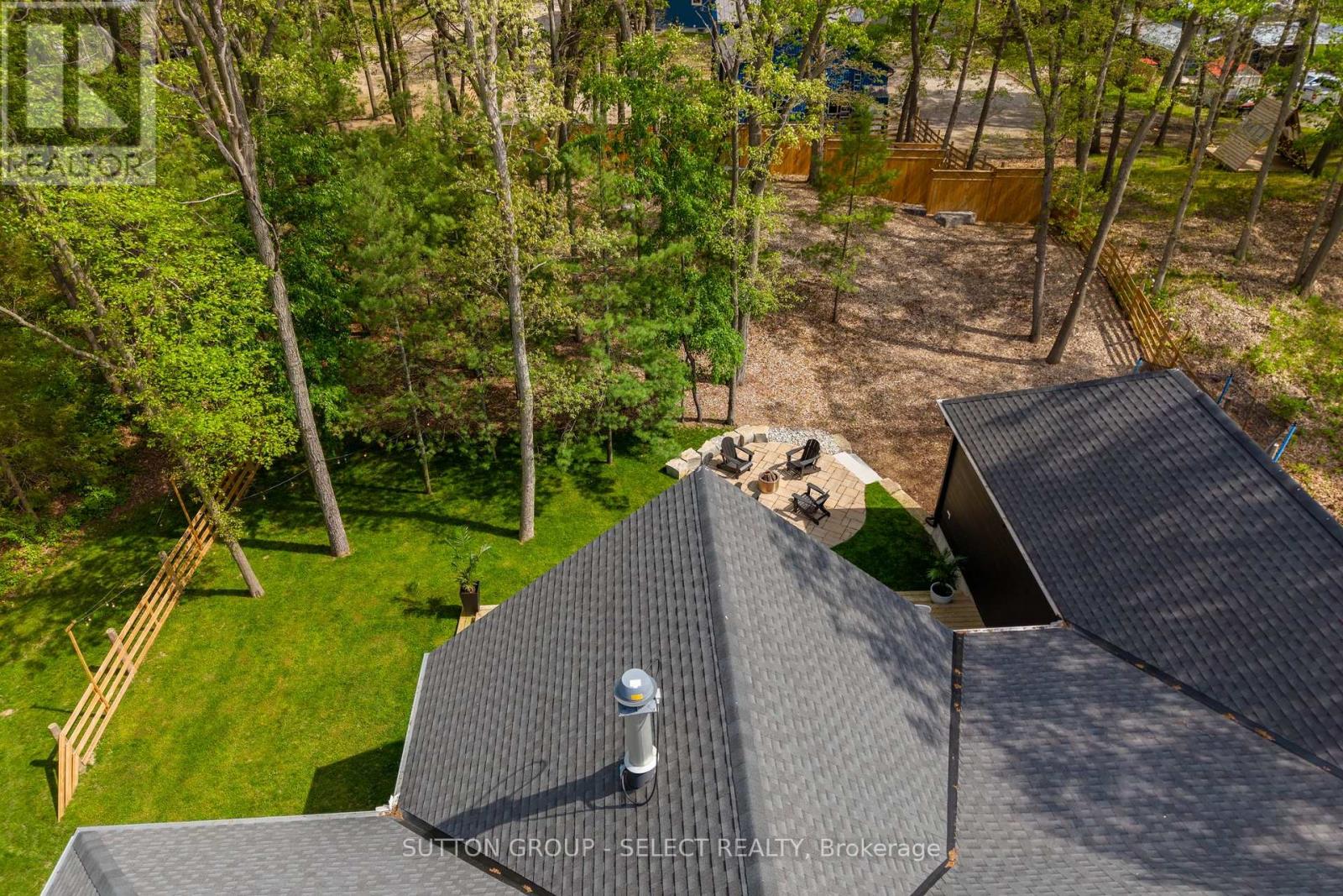 10111 Pinery Bluffs Road, Lambton Shores, Ontario  N0M 1T0 - Photo 45 - X13222982