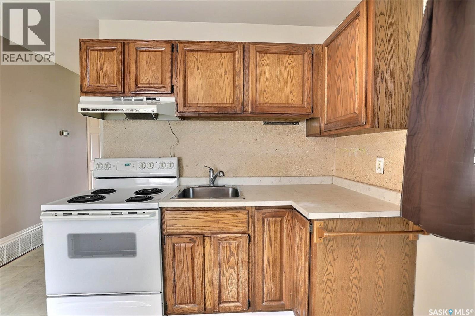 1834 Bond Street, Regina, Saskatchewan S4N 1X9 - Photo 3 - SK037781