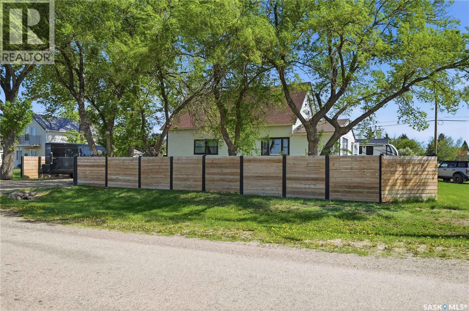 780 Railway Avenue, Elbow, Saskatchewan S0H 1J0 - Photo 1 - SK037702