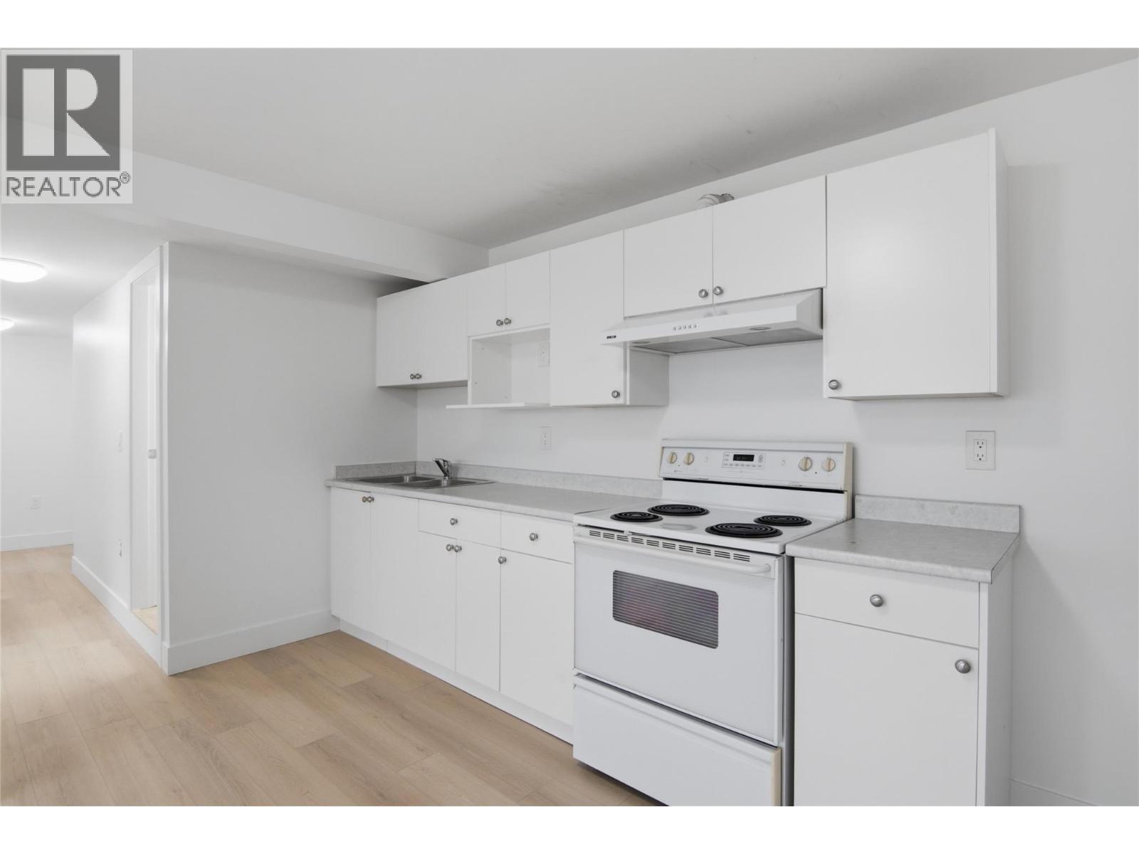 649 Brentwood Avenue, Kamloops, British Columbia  V2B 1P4 - Photo 37 - 10389207