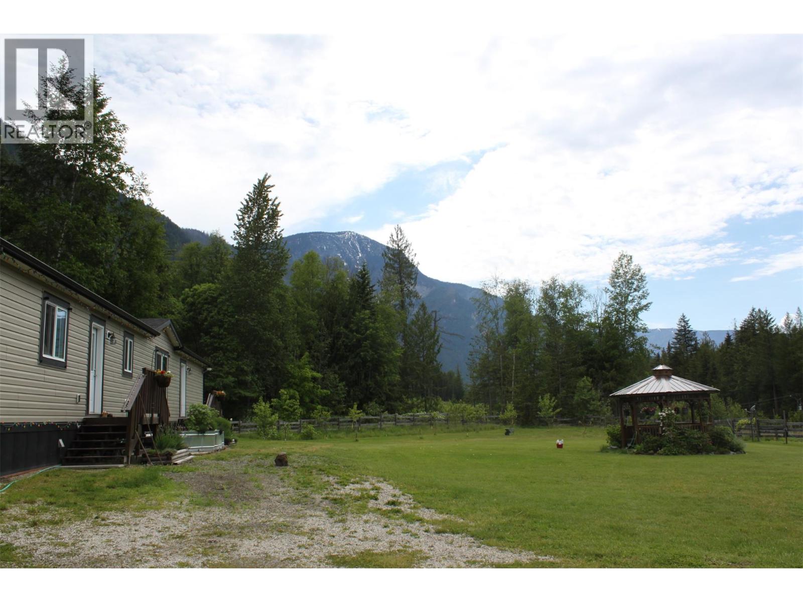 3015 6 Highway, Nakusp, British Columbia  V0G 1R1 - Photo 27 - 10389288