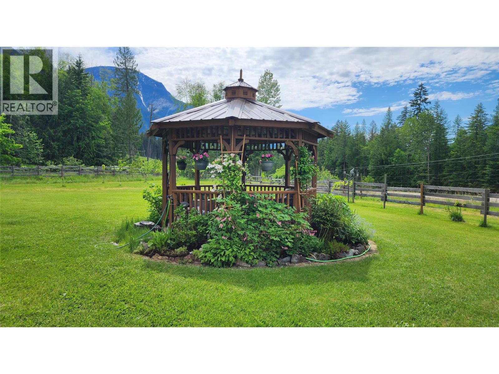 3015 6 Highway, Nakusp, British Columbia  V0G 1R1 - Photo 3 - 10389288