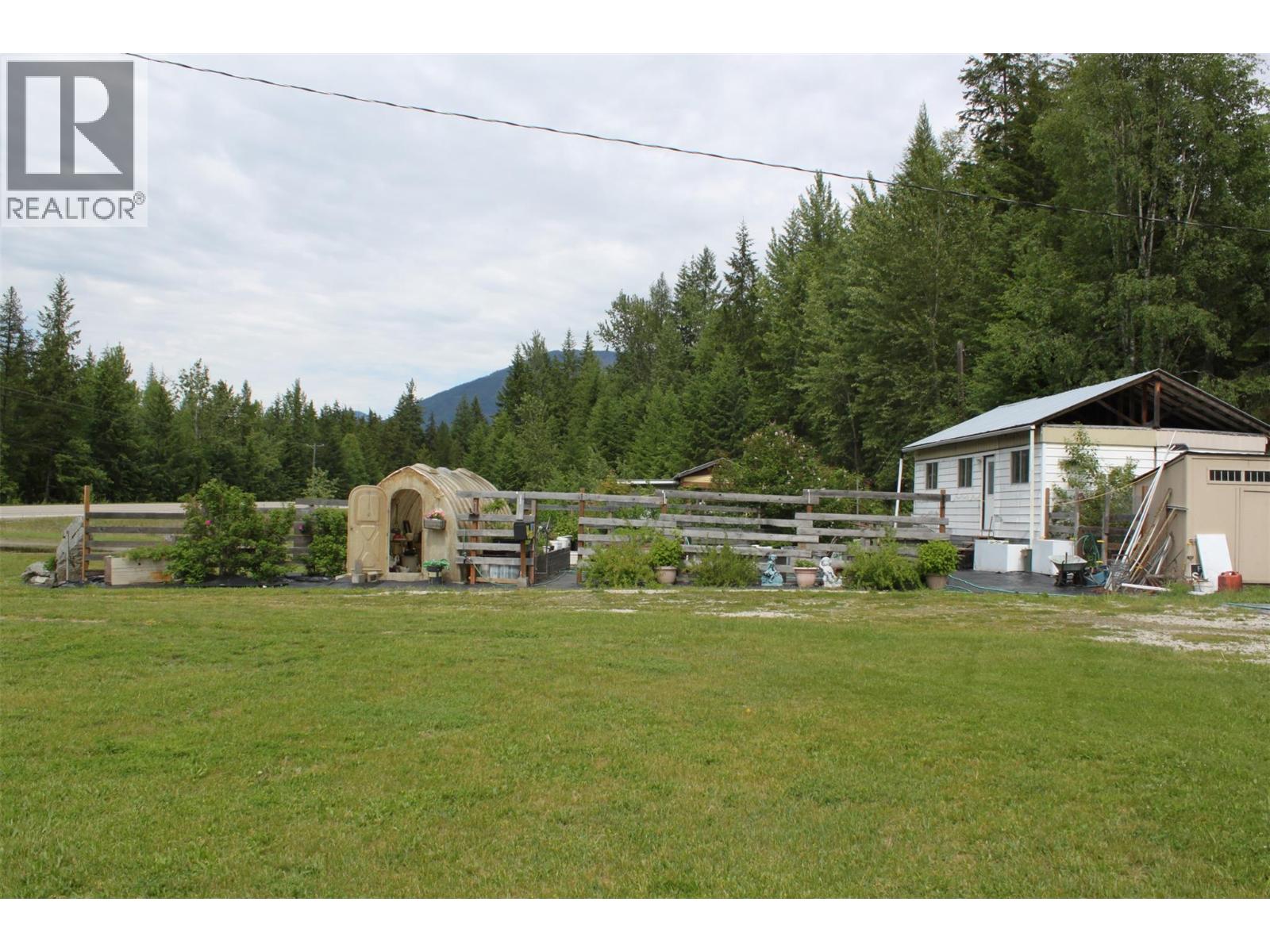 3015 6 Highway, Nakusp, British Columbia  V0G 1R1 - Photo 31 - 10389288