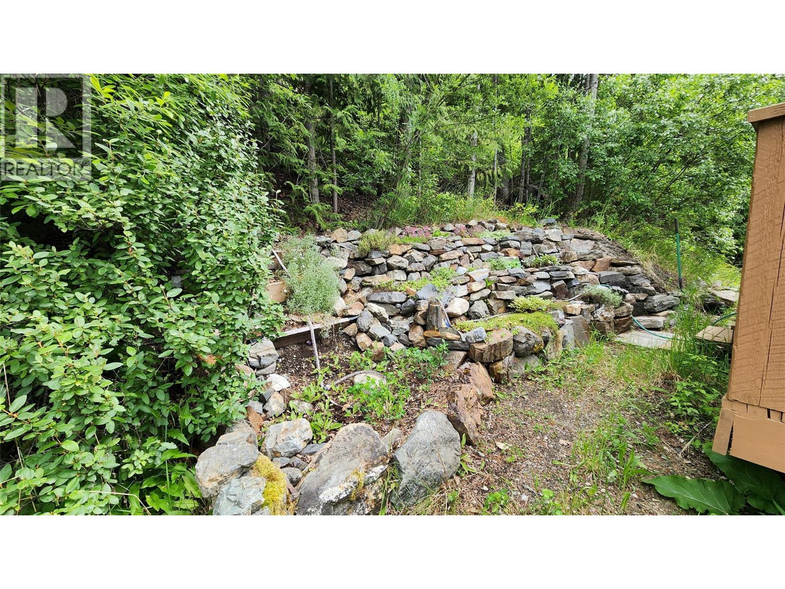3015 6 Highway, Nakusp, British Columbia  V0G 1R1 - Photo 22 - 10389288