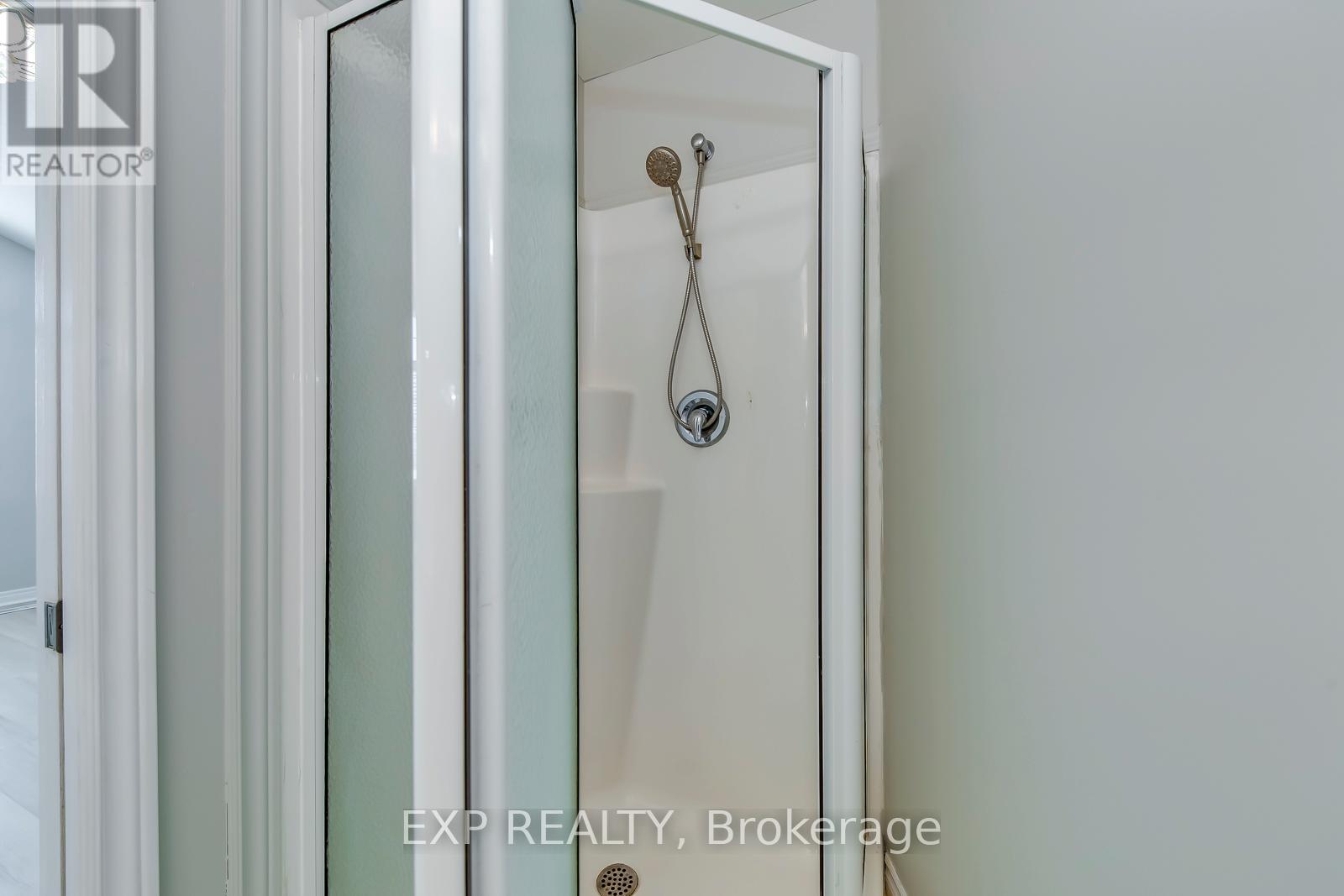 (Upper) - 11 Frankfurt Street W, Kitchener, Ontario  N2R 1T5 - Photo 27 - X13222668