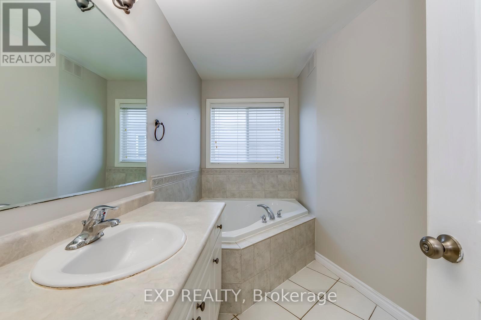 (Upper) - 11 Frankfurt Street W, Kitchener, Ontario  N2R 1T5 - Photo 32 - X13222668