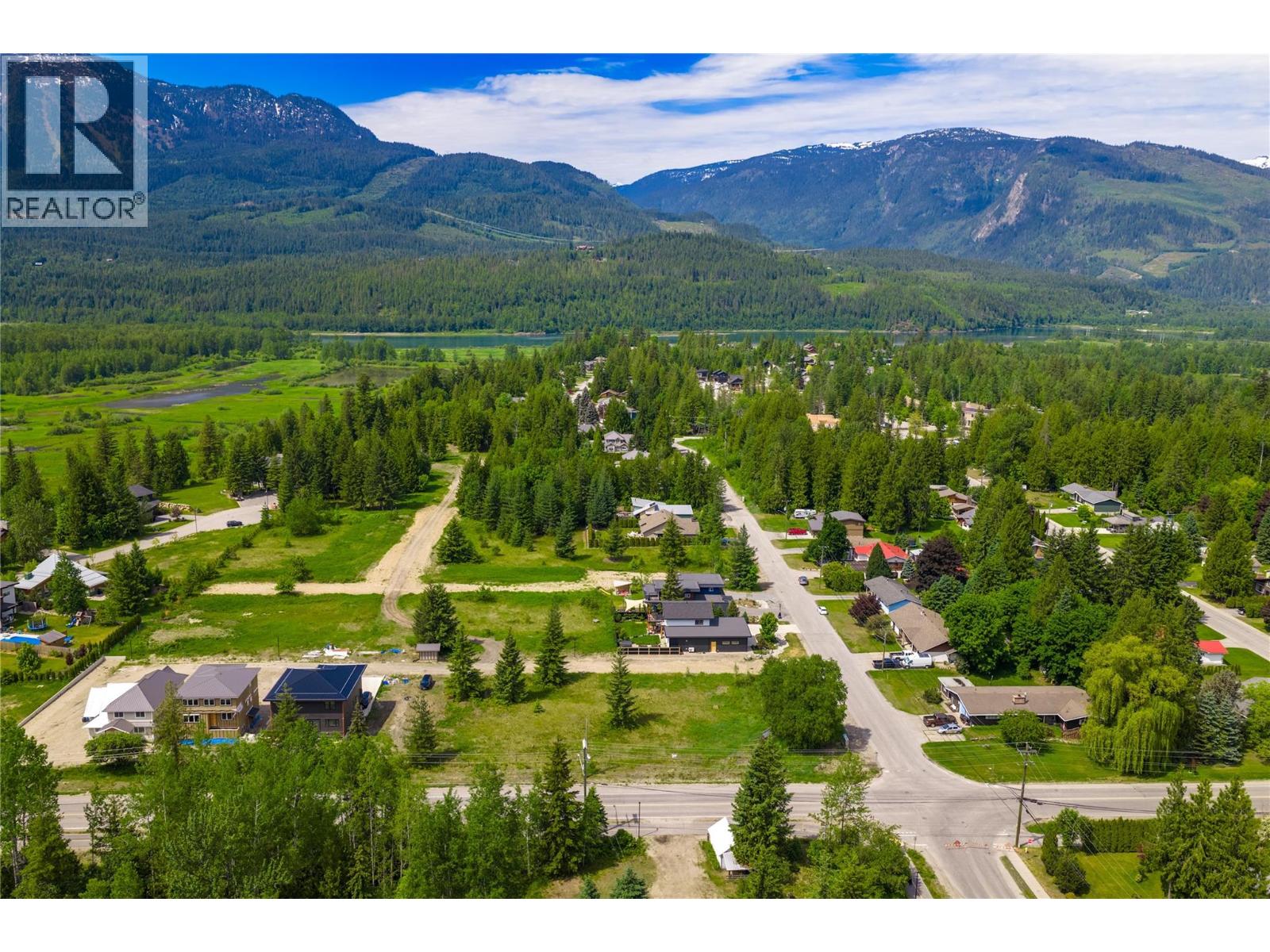 2000 Lanzo Lane Lot# Sl 1, Revelstoke, British Columbia  V0E 2S1 - Photo 2 - 10389107