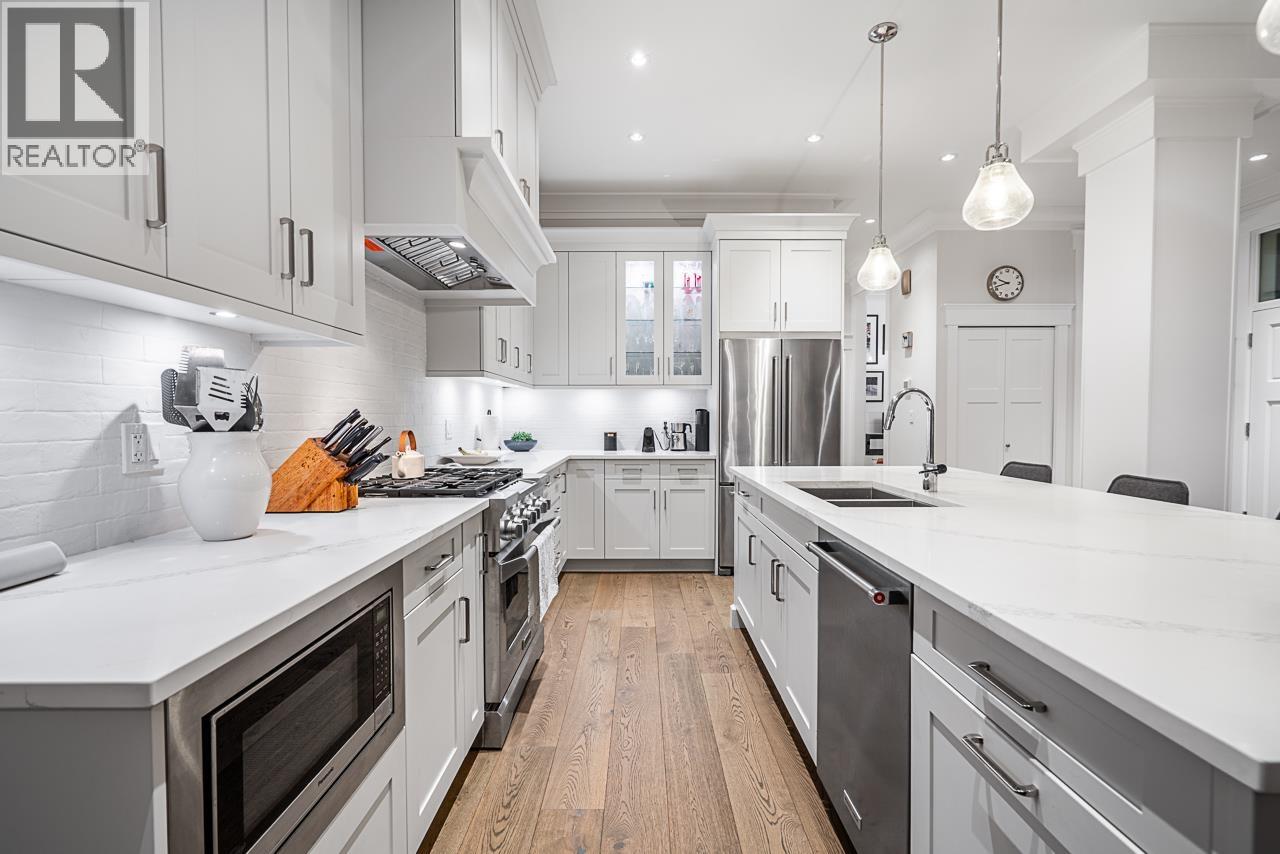 1308 Forbes Avenue, North Vancouver, British Columbia V7M 2Y1 - Photo 4 - R3130156