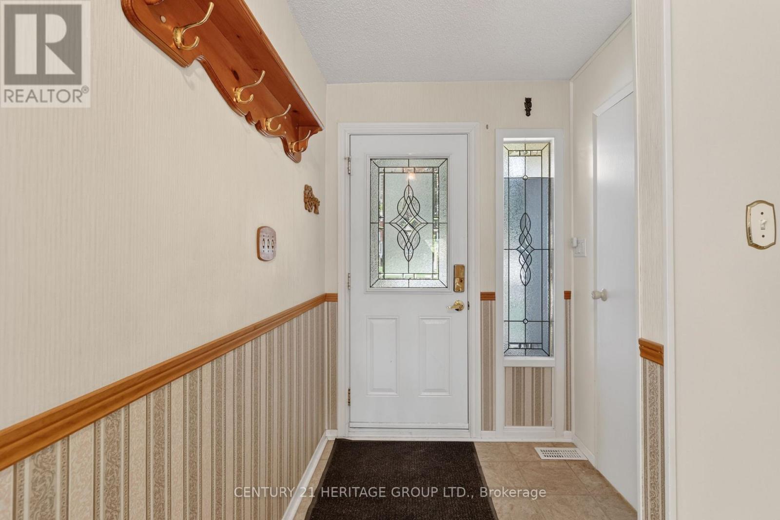 251 Collings Avenue, Bradford West Gwillimbury (Bradford), Ontario  L3Z 1W4 - Photo 5 - N13222944