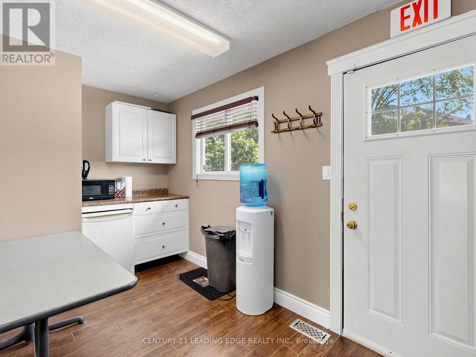 21 Metro Road S, Georgina, Ontario  L4P 1V7 - Photo 16 - N13222996