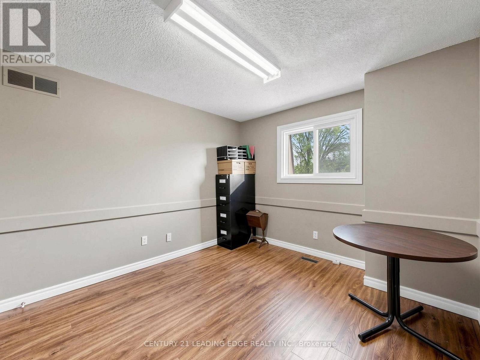 21 Metro Road S, Georgina, Ontario  L4P 1V7 - Photo 25 - N13222996