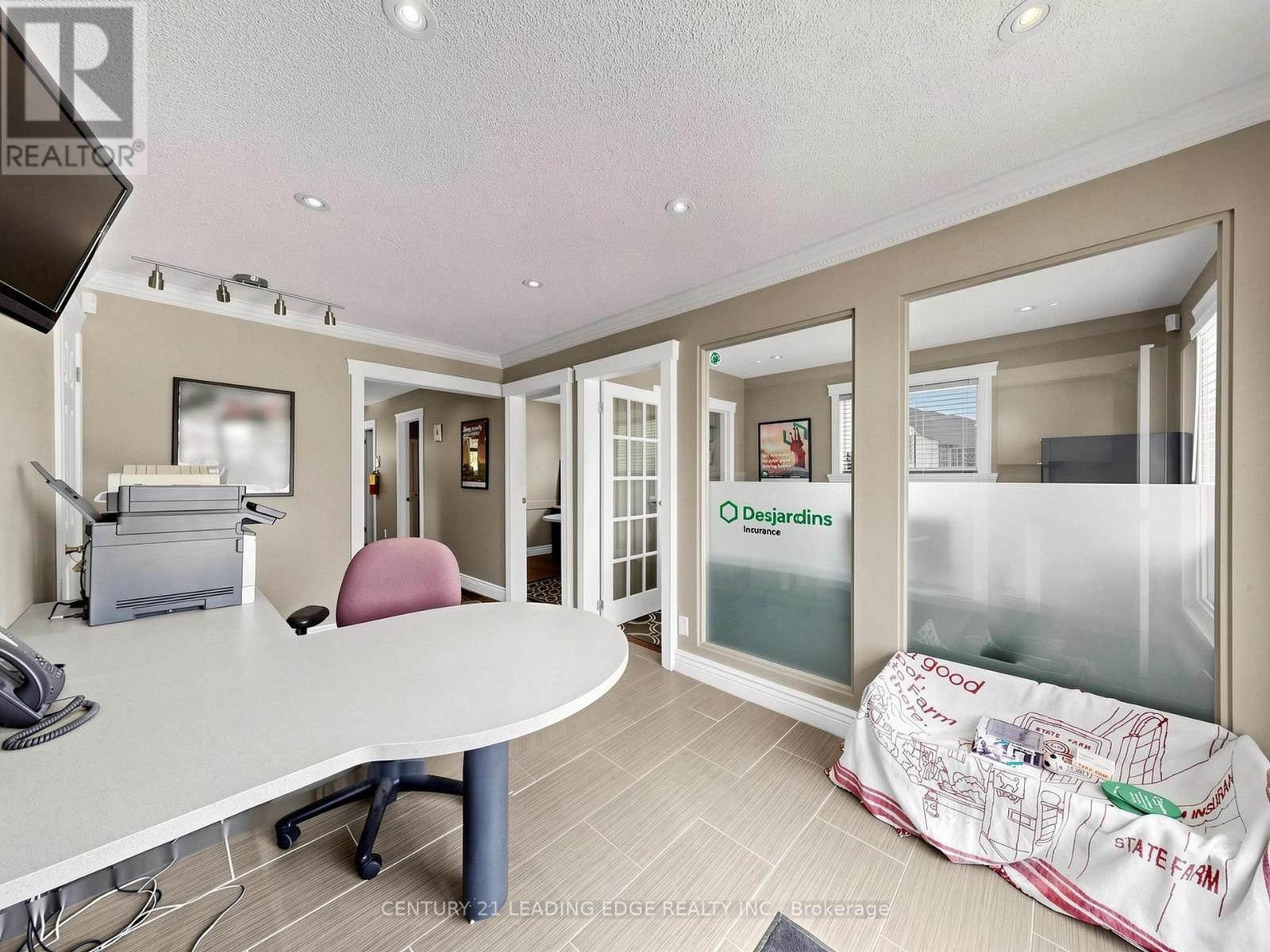 21 Metro Road S, Georgina, Ontario  L4P 1V7 - Photo 4 - N13222996