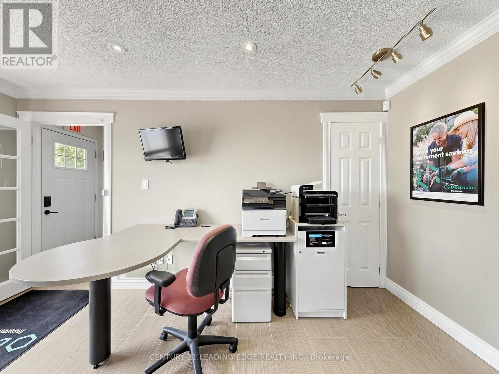21 Metro Road S, Georgina, Ontario  L4P 1V7 - Photo 6 - N13222996