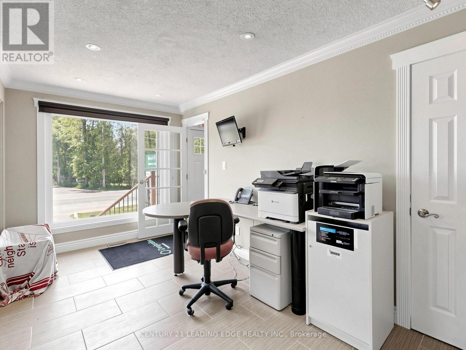 21 Metro Road S, Georgina, Ontario  L4P 1V7 - Photo 7 - N13222996