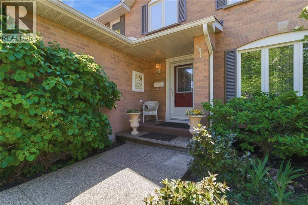 2078 Hunters Wood Drive, Burlington, Ontario  L7M 2T2 - Photo 3 - 40834935