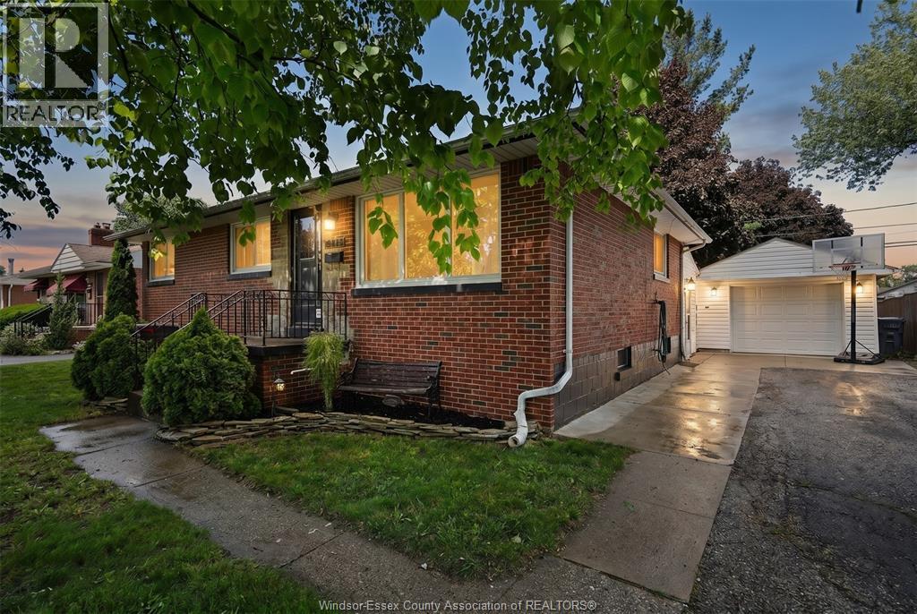 3668 MCKAY, Windsor, Ontario