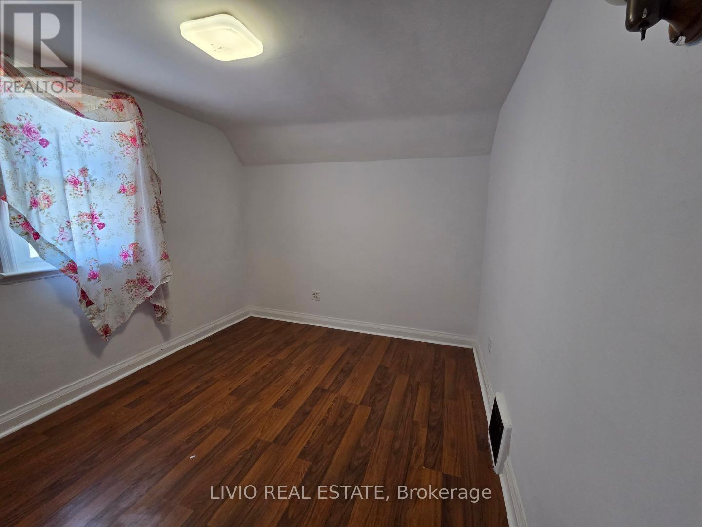 323 Queen Street E, Halton Hills, Ontario  L7J 1R1 - Photo 17 - W13223058