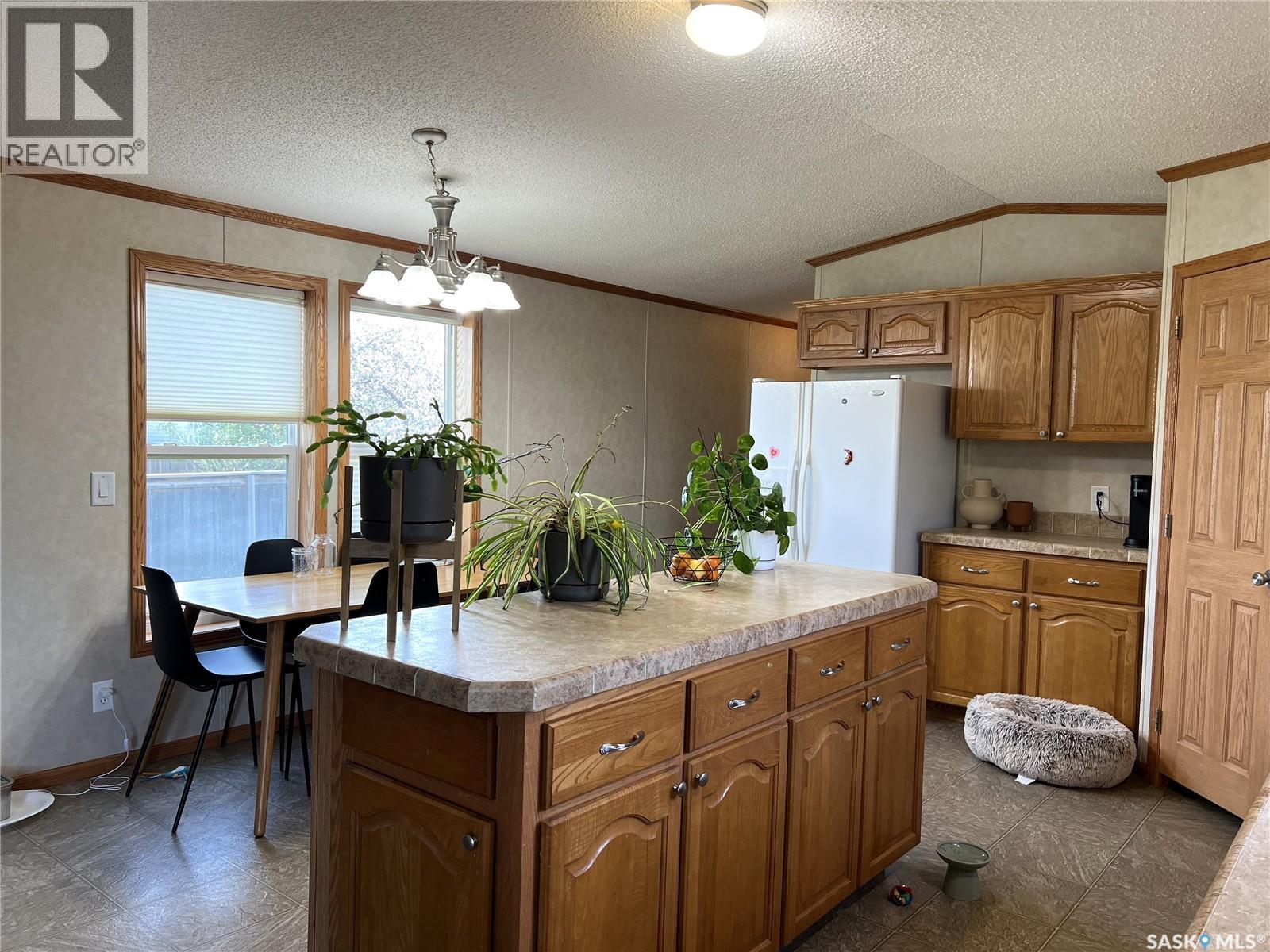 609 6th Street E, Meadow Lake, Saskatchewan S9X 1X9 - Photo 3 - SK037802