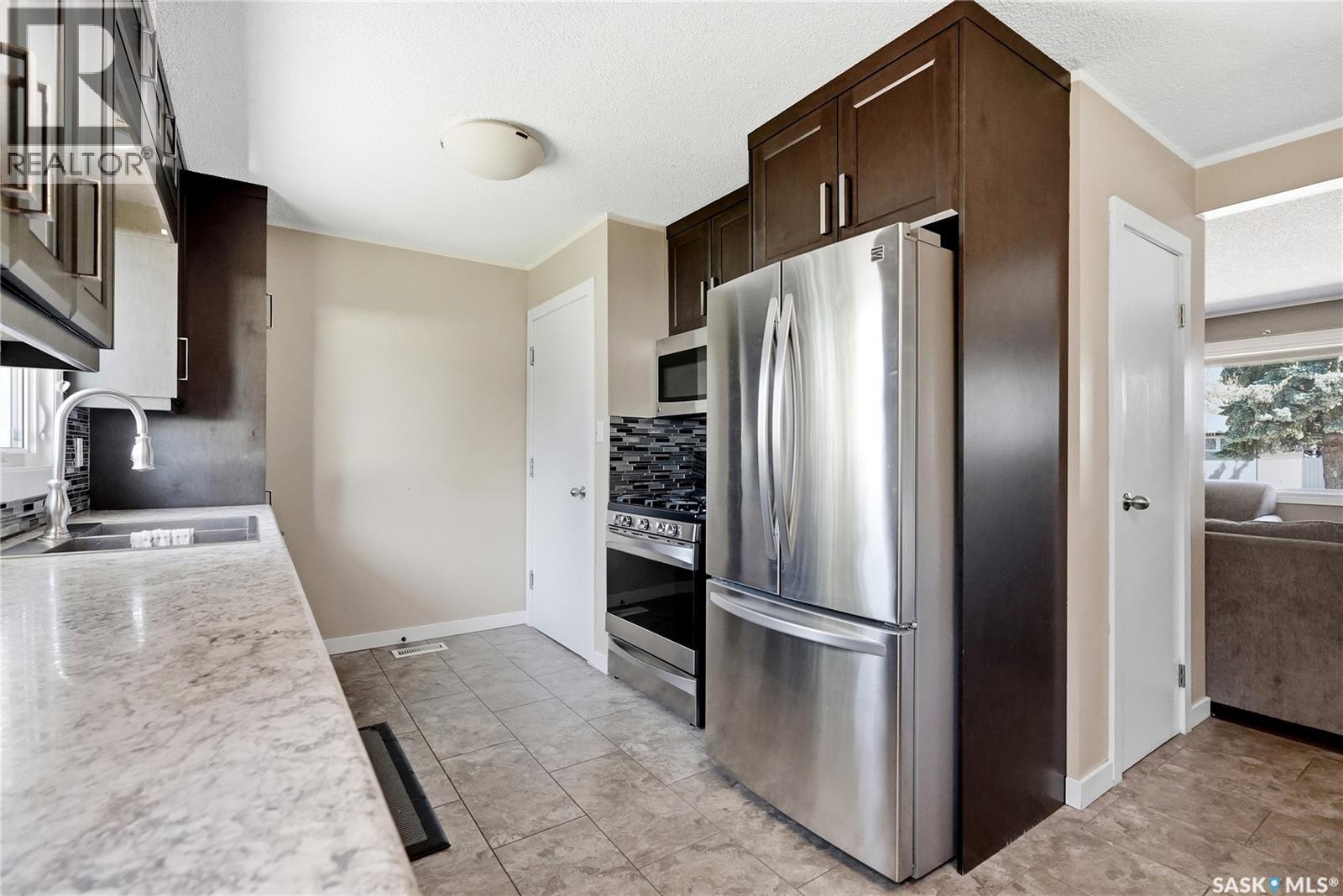 532 East Place, Saskatoon, Saskatchewan  S7J 2Y8 - Photo 10 - SK037771