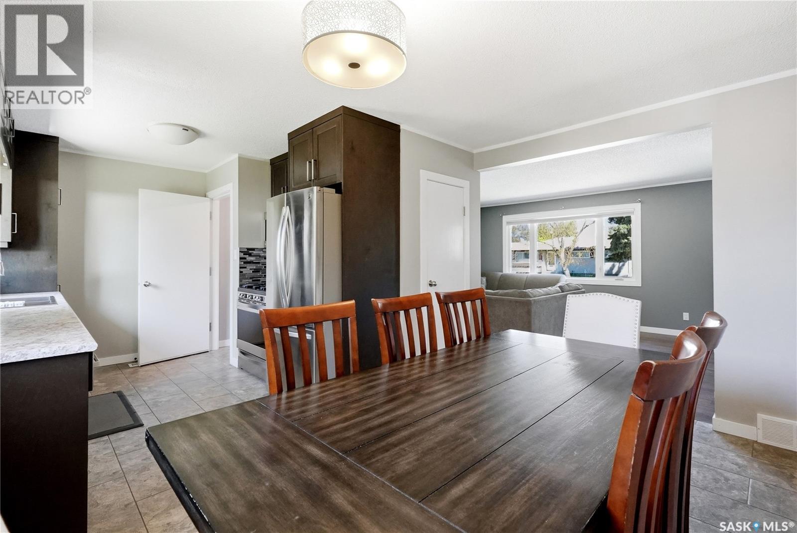 532 East Place, Saskatoon, Saskatchewan  S7J 2Y8 - Photo 8 - SK037771