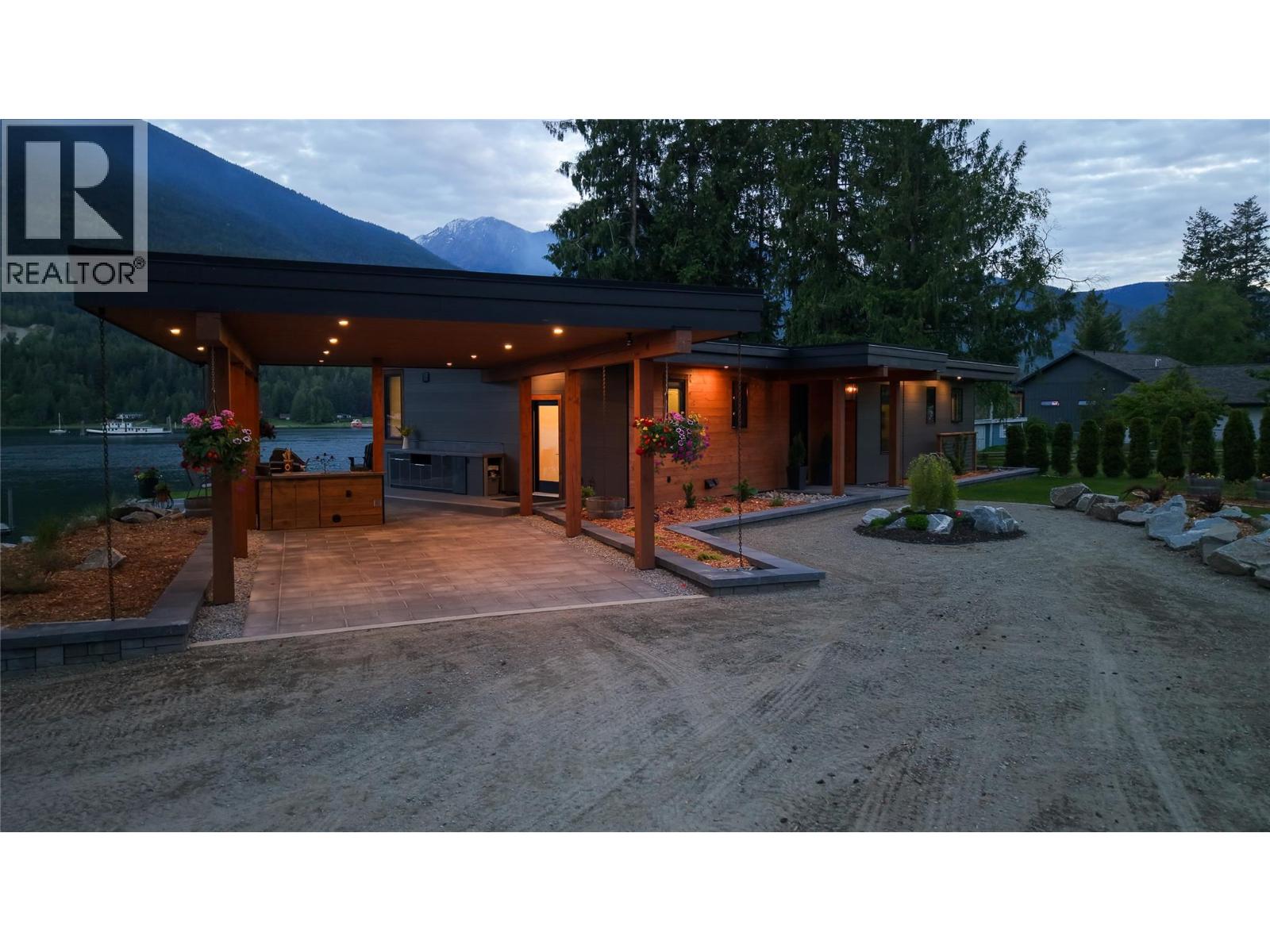 7642 Highway 3a, Balfour, British Columbia  V0G 1C0 - Photo 12 - 10389401