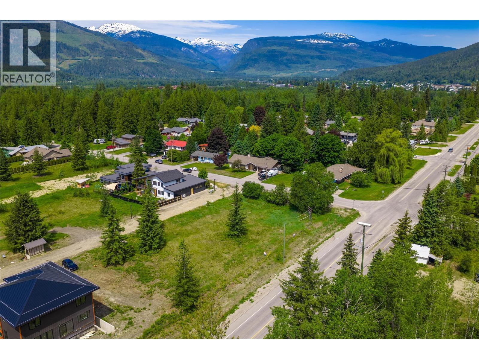2006 Lanzo Lane, Revelstoke, British Columbia  V0E 2S1 - Photo 1 - 10389108